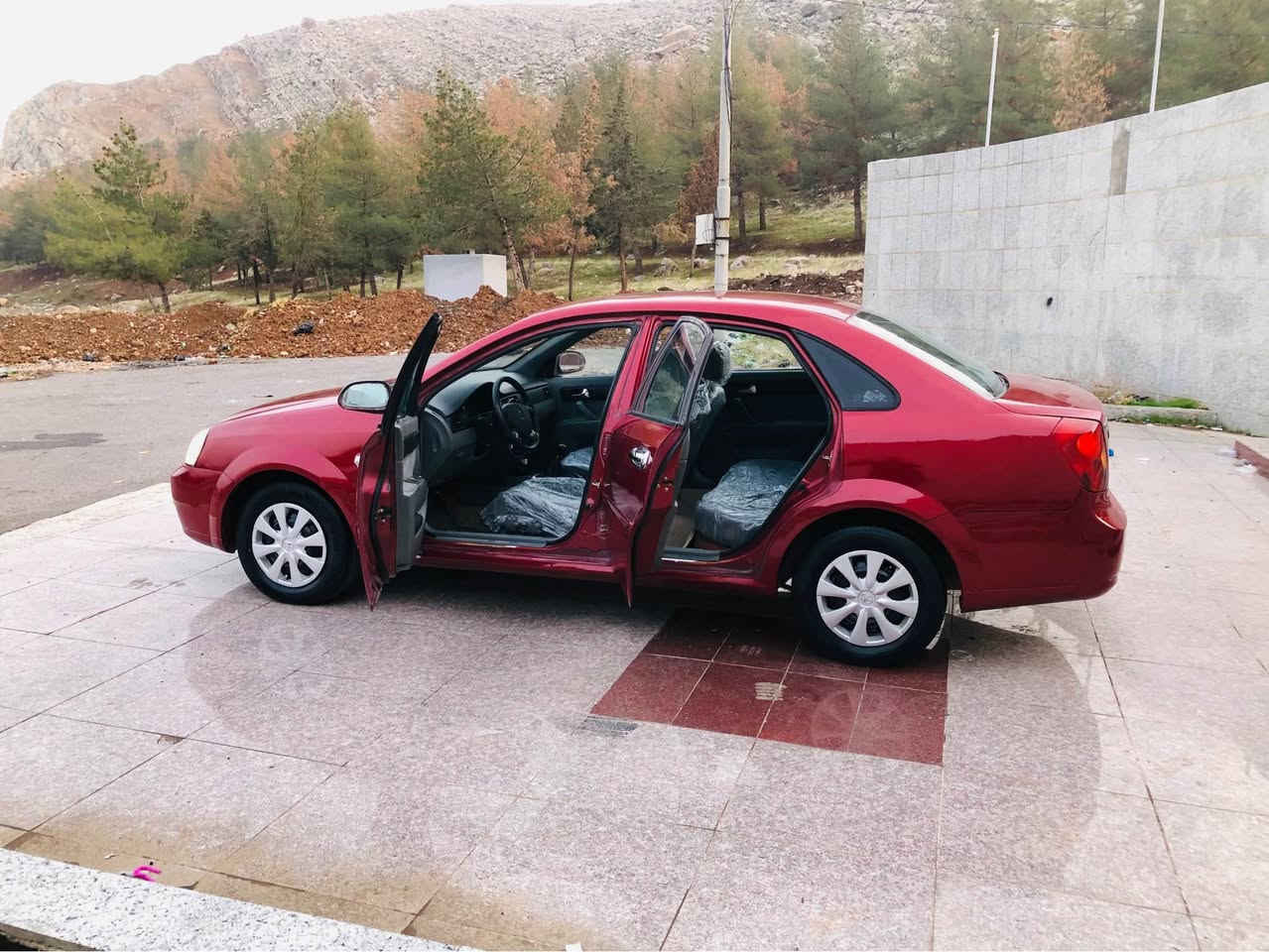 هەرزانترین نرخ 
$42 کۆتای            رانیە          *********** ڤایبەر و واتس ئاپی لەسەرە
شۆفرلێت ۆپترا مۆدێل 2005 بیلاد گێڕ عادی ئاڕم پلاستیک هەمو کوردوستانی پێ بگەڕێ بێ کێشەیە
دەسک مەرزیەیە و هەردو سویچی بیلادی لەگەڵە
سەیارەکە تازە حیزام کورەم کردوە بۆ جوانی سەقفی بۆیاغی نیە
داعم و لێدراوی قورسی نیەو و سەقفو شانی زۆر جوانە 
چوار تایە و پاتری لۆکی بۆ بەسراوە 
گێر مەکینە موس بڕاوە بەشەرت
کارەبای و تندوو تۆڵی بەشەرت
جام کارەبایە و شاشە ئایپادە قفڵ مەرکەزی و کۆنتڕۆڵە
سەیارەکە لێخوڕینی زۆر خۆشەو زۆر بەهەڵمەتە و ماڵی دۆستە رانية, السليمانية
