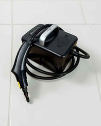 منظفة بخارية محمولة • ١٩٥٠ واط • سعة ١.٥ لتر