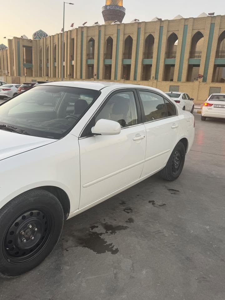كيا ابوتيما 2008 امريكي بدون ضربه داخل كلين سياره نضيفه حداديه جديده تدفه تبريد ثلج سياره 4 سلندر 2400 كير 5 نمر سياره بعدها جديده تجي تشغل وتمشي  سونار موضح ب صوره .
سعر 105 وبيها مجال قليل ***********
