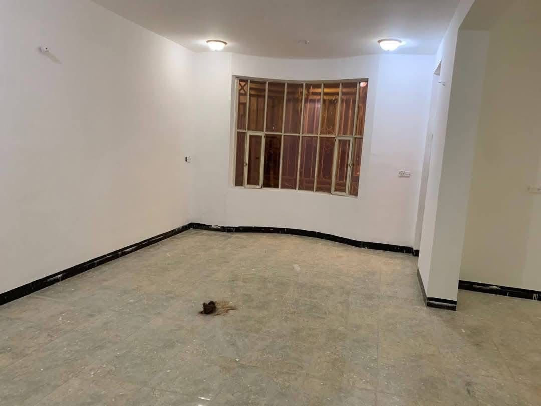 دار مساحه ٢٢٠ متر طابو صرف 
طابقين طابق الاول يحتوي على 
٢ غرف نوم و مطبخ واستقبال وهول 
وصحيات خارجيه وداخليه وحديقه وكراج سياره
طابق الثاني يحتوي على ٣ غرف نوم نظام سويت 
العنوان ام الهوى جديده يبعد عن شارع العام مسافه ١٠٠ م

الاستفسار ***********
