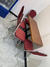 ميز طعام • نضيف جداً • عدد ٢