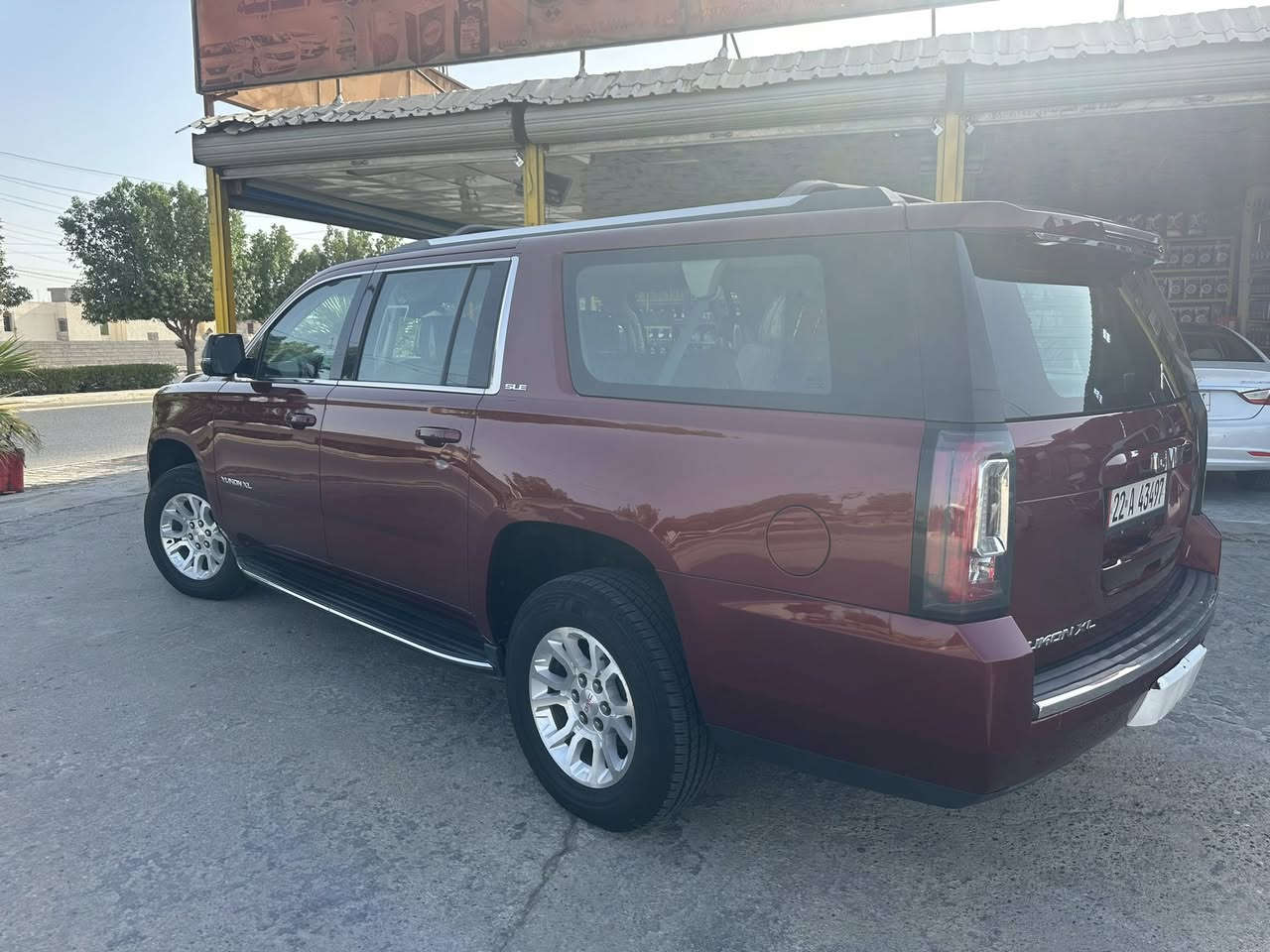 السلام عليكم
جمسي 18 للبيع مكفوله من الصبغ بيها شويه بارد بالجاملغ الامامي الايمن السياره خير من الله مكينه جديده وكير جديد تخم تاير مشلن دوشمه جديده السيارة جاهزة العنوان الرمادي …
***********
