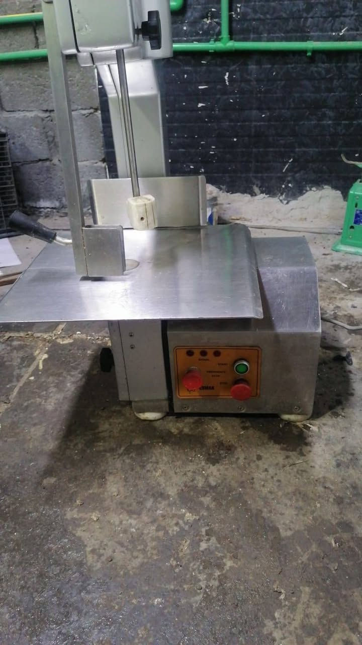 منشار غذائي للبيع
أخو الجديد 
شهداء البياع. 
***********
يرهم 3 فيز و يرهم single فيز سنقل 
ارتفاعه متر
