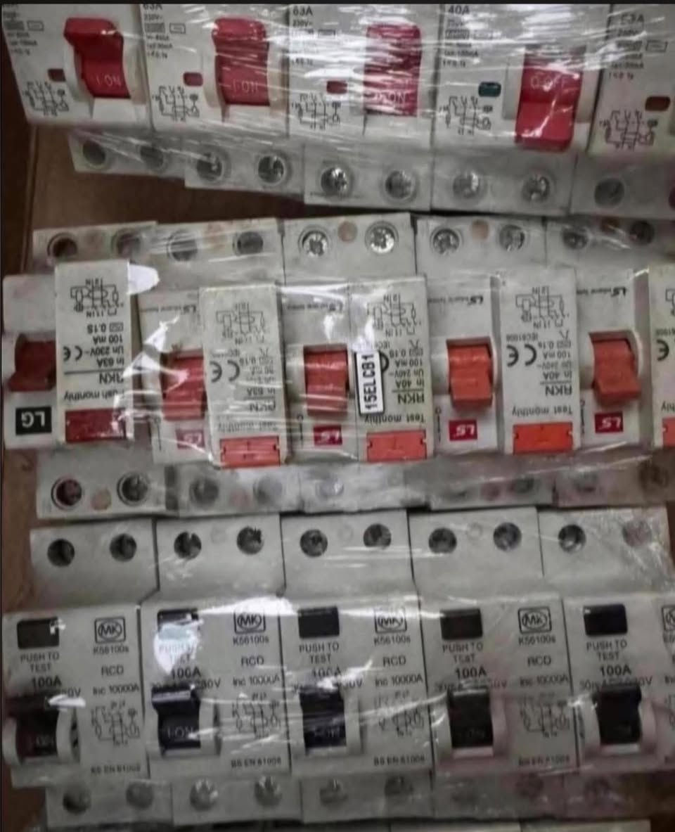 ألسلام عليكم يتوفر
أيرثكج ٢٥ /٣٢ /٤٠ /٦٣ /١٠٠ أمبير ياباني وكوري وفرنسي وإنكليزي وهندي بالة أصلي 👈٨  ألاف 👉

أيرثكج شنايدر فرنسي ٢٥ /٣٢/٤٠/٦٣ أمبير جديد 👈١٢ ألف 👉

شورجه عكد النصارى 

قرب جامع ابو التمن 

وتوجد خدمه توصيل 

👉***********👈
