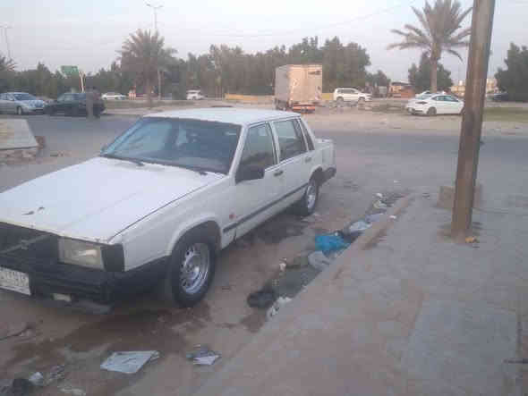 سلام عليكم فالفو موديل 86 مكينه وكير بلاد اوتماتيك رقم نجف ألماني تحويل مباشر كهربائيات وتخم تاير حداديه شواصي   بيع او مراوس ***********
