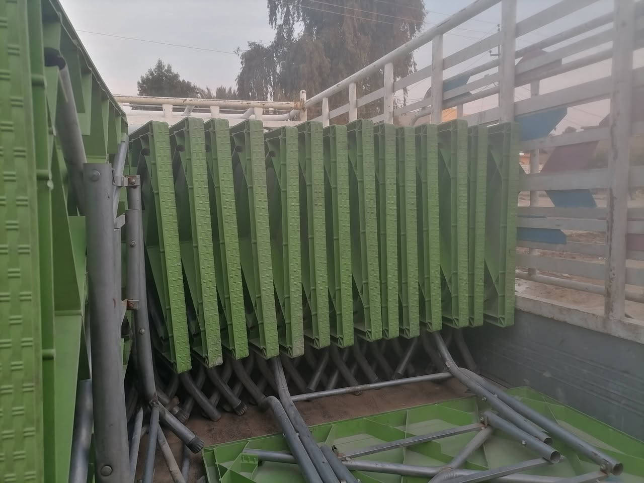 الغوالي ميز العدد ٣٠ نظيف بغداد *********** سعر ١٧ الف
