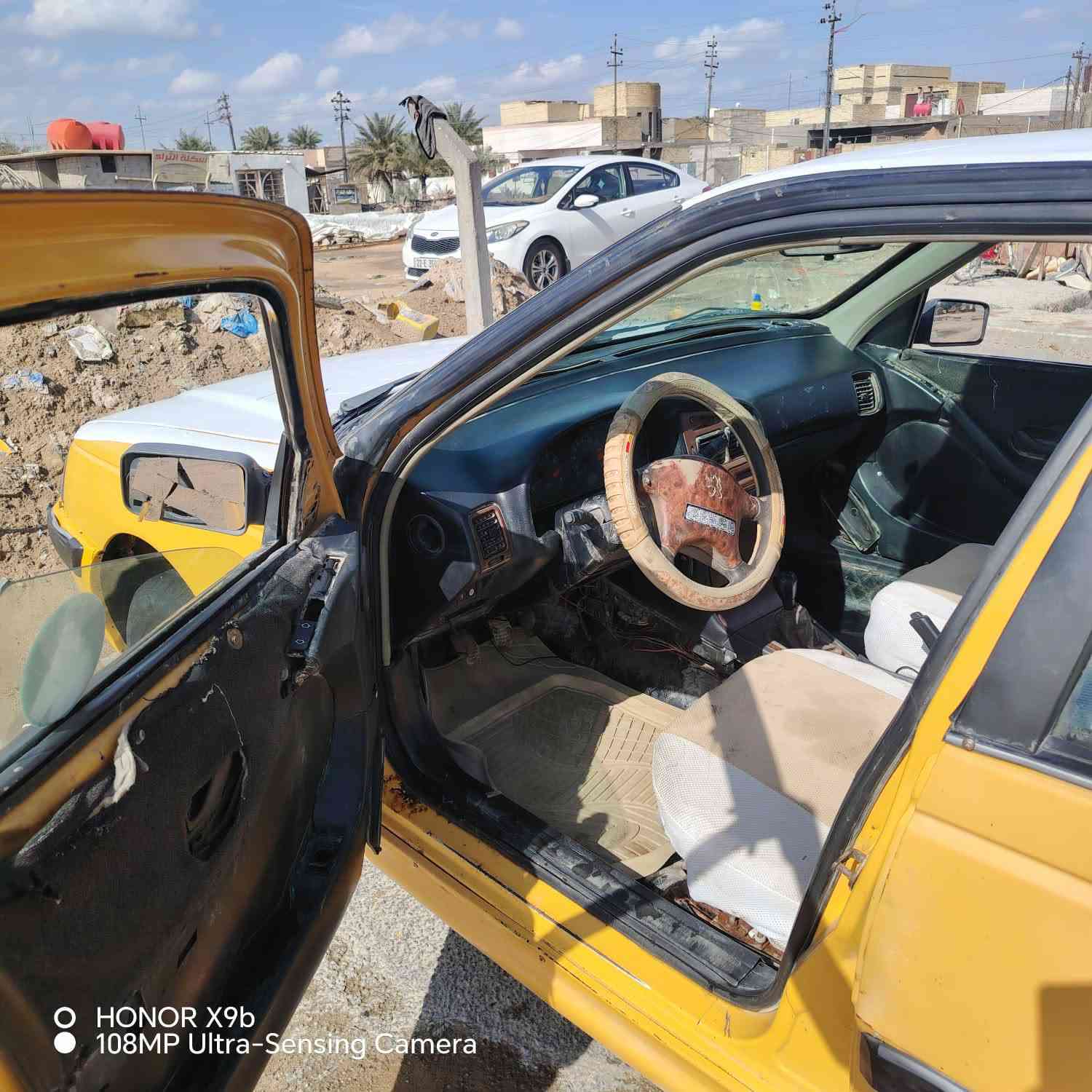 السلام عليكم بيجو بارص مديل ١٠ راعيها موجود رقم مثنى الماني للبيع او مراوس مصفره غرامات عليها هيئة ٥٠٠ ورا المشتري مكينه ع سحك سعر ١٧ وبيها مجال بيع او مراوس عنوان نجف ***********
