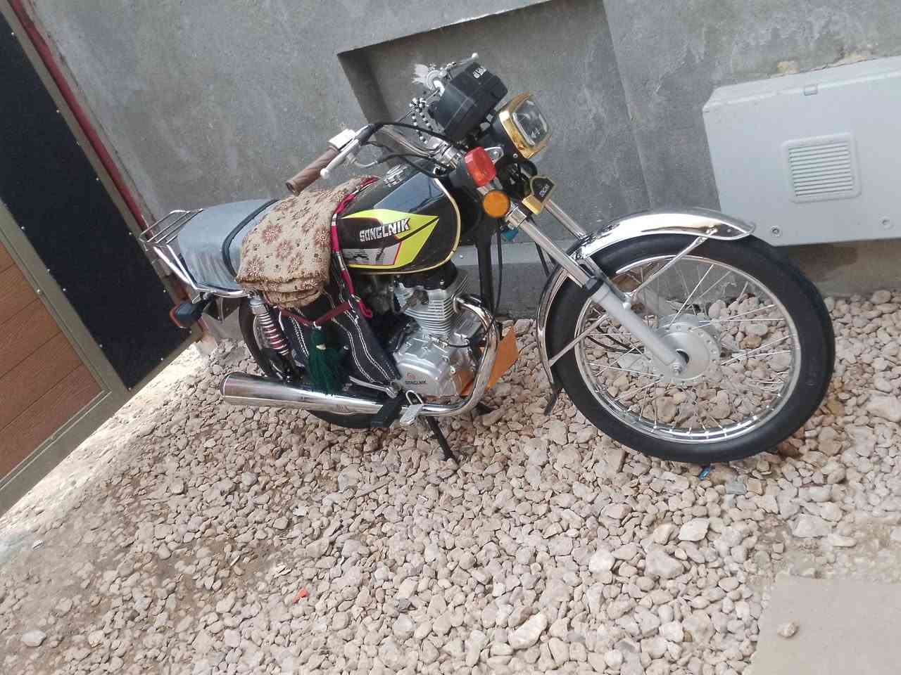 وما عليكم دراجه للبيع مقفوله موديل 25 احلى من الصور مقفوله ماكينه طائرات جدد لايتات يش عالفحص سعر 650 وبيها مجال رقم الهاتف***********
