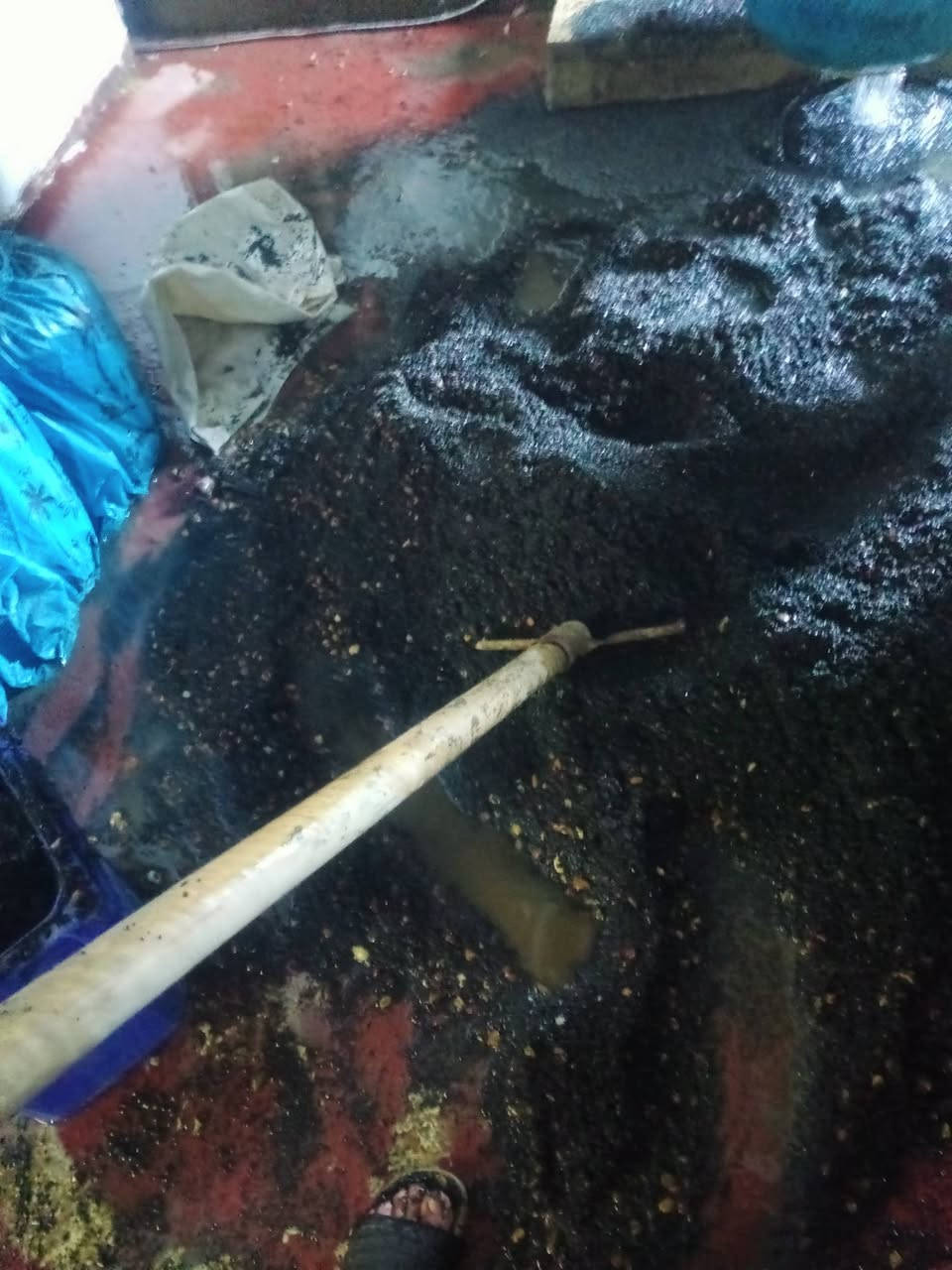 من المشاكل الشائعة التي يعاني منها اصحاب مشورع محطات المياة
كبس او انبعاح الفزل المديا (الكاربوني) 

يكمن الحل ب احدة الطرق 

زرع منضم ضغط (برشر) امام المضخة العمودية 

او زرع كاك ( قفل) امام المضخة العمودية مع قفل الكاك بنسبة ٣٠٪ يسمح بتاخر الماء داخل الفزل و ينضم سحب المضخة 

او وجود فلاش باك من الانتاج الى السحب امام المضخة العمودية 

جانب من صيانة كادر فني في منطقة حي الجهاد بغداد

للتواصل 

*********** يوجد واتساب
