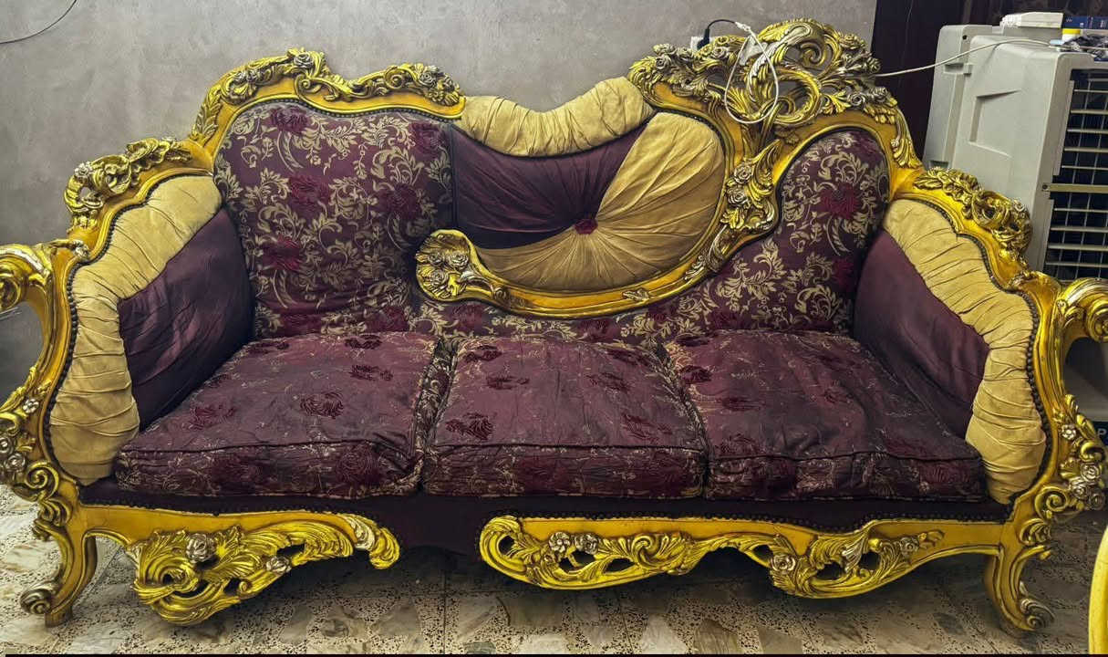 السلام عليكم للبيع تخم 10 مقاعد ثنين كبار وأربع كراسي السعر 300 بغداد/حي الجهاد الأطباء الاتصال ***********
