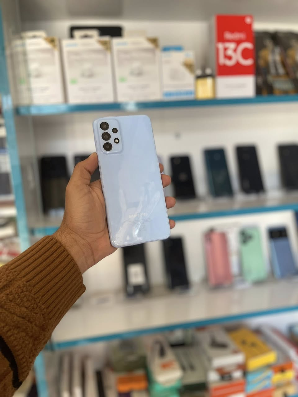 سلام عليكم كالكسي اي 23 ذاكرة 128 كلش نضيف السعر 135 / ريدمي سي 13 ذاكرة 256 اخو جديد السعر 145 مكان نجف ***********
