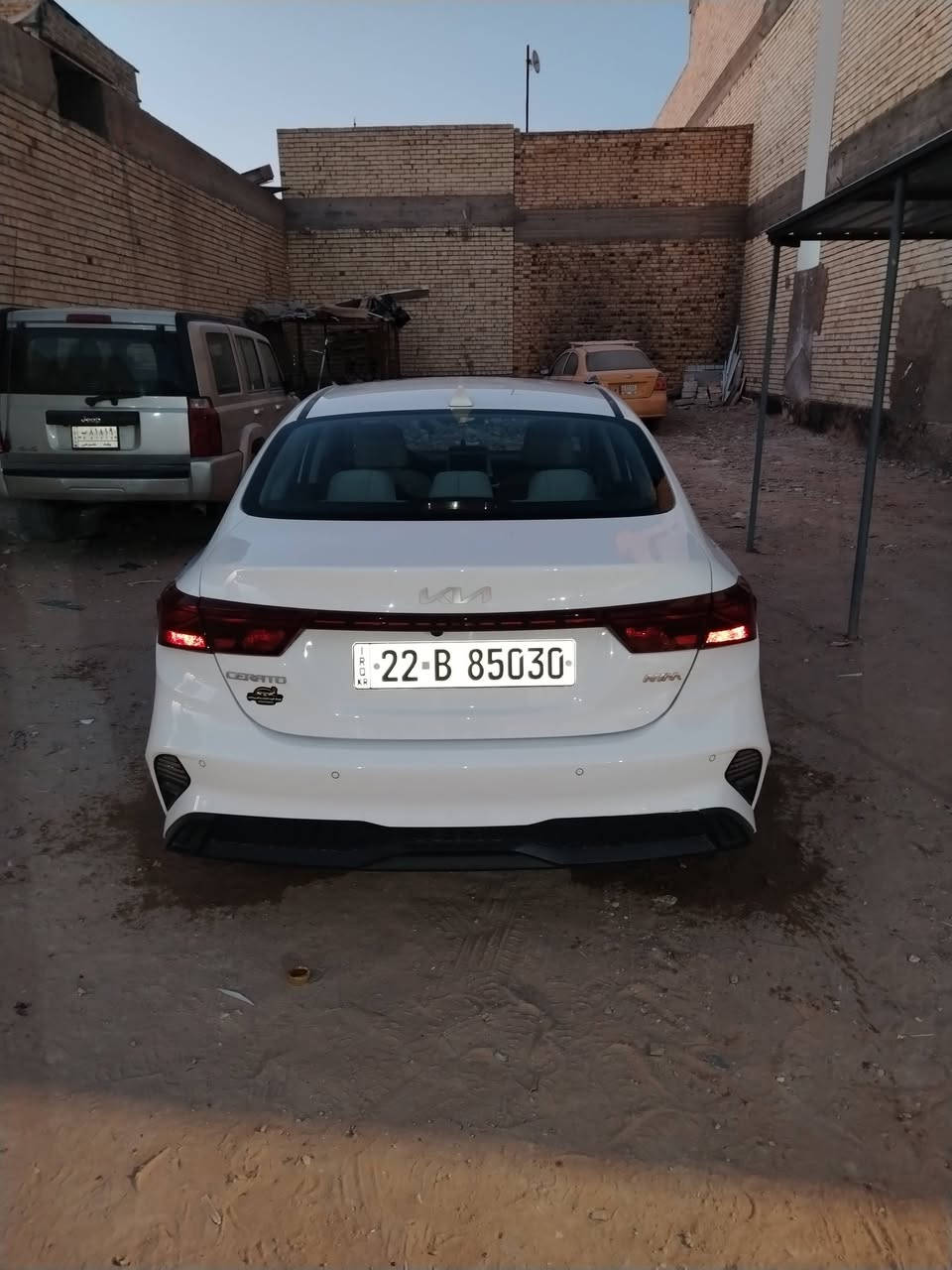 السلام عليكم سيراتو موديل 23 كفاله عامه فول مواصفات عده البصمه ماشيه 70 الف باسم شركه تريد وكاله او تحويل مكاني نجف السعر 167 للاستفسار الاتصال ***********
