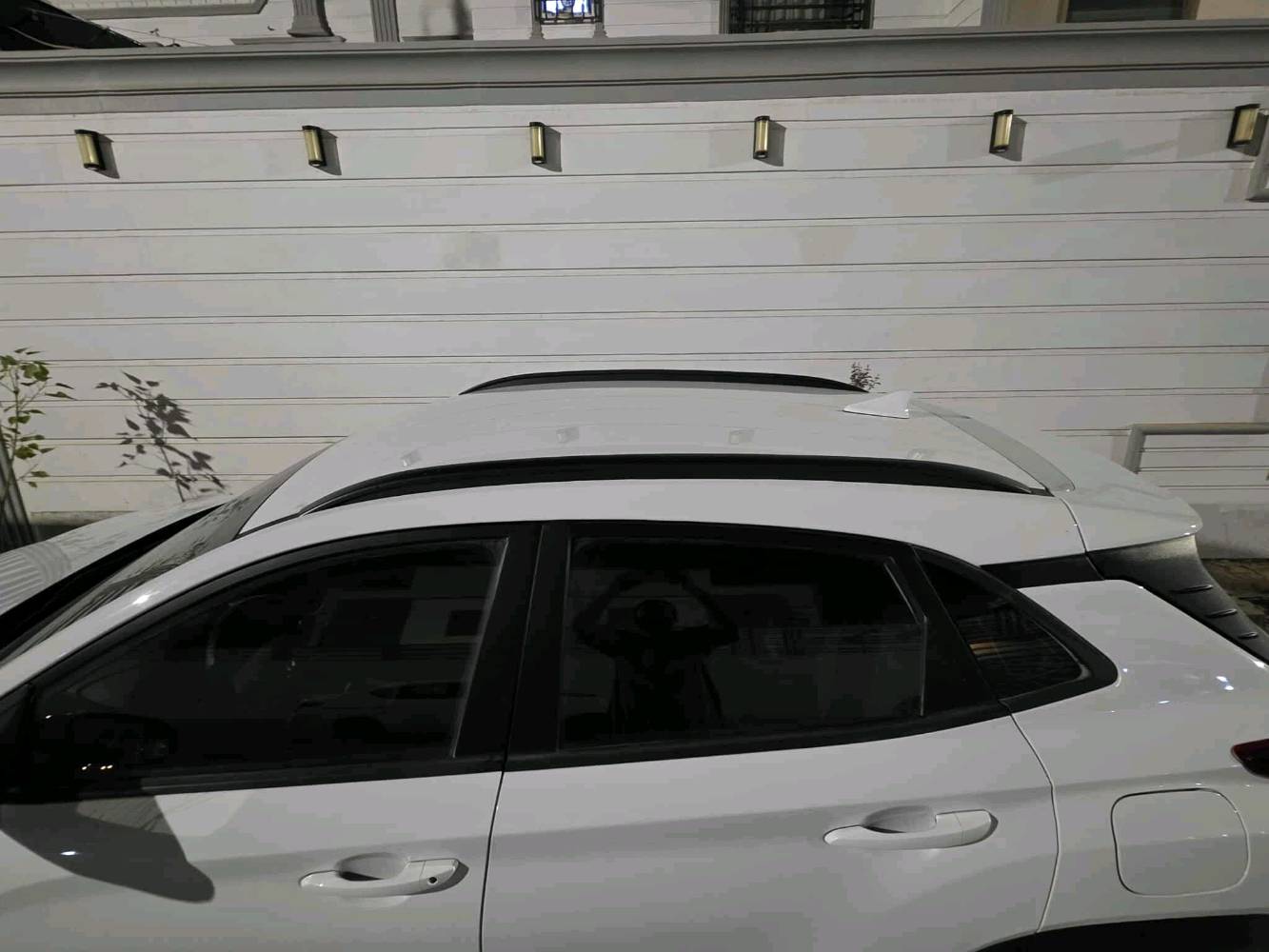 هونداي كونا موديل ٢٠٢٣
مكينة 2000 دوش
ماشية 50 الف كيلو قابل للزيادة
رقم نجف الانكليزي الجديد
سنوية ما ساقطة للـ 2030 
 السيارة بأسمي والتحويل ثاني يوم 
ثلاث انظمة قيادة ECO و sport و normal 
حساس مانع اصطدم
مثبت سرعة
نظام تحديد مسار
نظام تنبيه الاصطدام الخلفي
تدفئة كشنات 
نظام التوقف والتشغيل التلقائي

● حادثها بامريكا جنطة ومبدلة + هنا بالعراق
ضربة خفيفة بالباب الي بظهر السايق .

مكان السيارة نجف