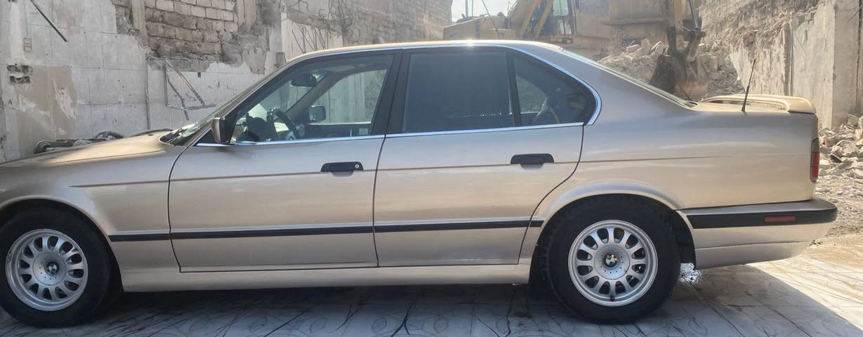 بي ام موديل 1993 صبغ عام جماليه مكينه وكير شرط موصفات فول بدون سلايت رقم جديد بسمي بيها كابون ورقي السعر ۷۲ وبيها مجال مكان السياره أيسر الموصل رقم الموبيل كورك
***********
