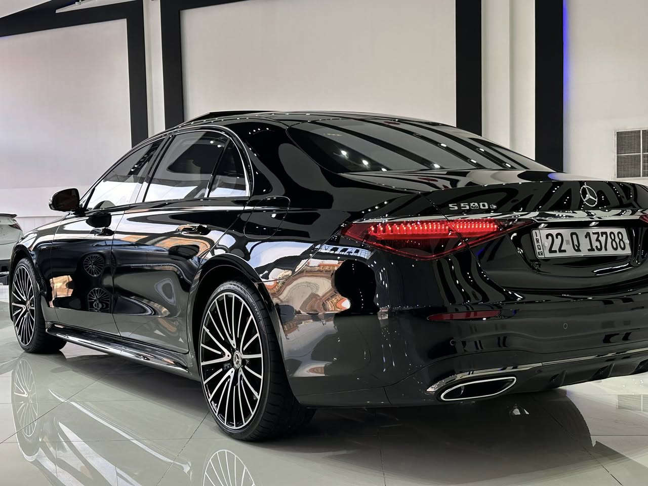 Mercedes-Benz S580e
موديل : 2023 
وارد: امريكي كلين تايتل 
حجم المحرك : ٦ سلندر بلك أين هايبرد
٣ انضمة: هايبرد و بلك اي و بنزين 
المسافة المقطوعة : 26000 كم 
بانوراما -كشن تبريد - كشن هيتر - كشن ميموري - كشن كهرباء - شاشة 3D - رادارات 360 - كاميرات 360 -تاير الخلفي يلوف - و هواي مواصفات لخ 
كلين تايتل بدون صبغ بدون تعديل 
كامل مغلف (PPF) 
للاستفسار: *********** 
—————————————
Mercedes-Benz S580e 
ساڵ: 2023
خەسڵەت: ئەمریکی کلین تایتڵ
قەبارەی بزوێنەر: 6 بستۆن بڵەگ ئین هایبرد
۳ مۆد: هایبرد و بەنزین و شەحن 
ماوەی رۆشتن : 26000 کم 
پانۆراما ـ کوشن مەساج ـ کوشن هیتەر ـ  کوشن ساردی ـ رادار  360 - کامێرا 360 - تایەی دواوە ئەسورێتەوەـ و زۆر مواصەفاتی  تر 
کامل رو پۆش (PPF) کراوە
بێ بۆیاغ بێ سارد 
بۆ پەیوەندی : ***********
