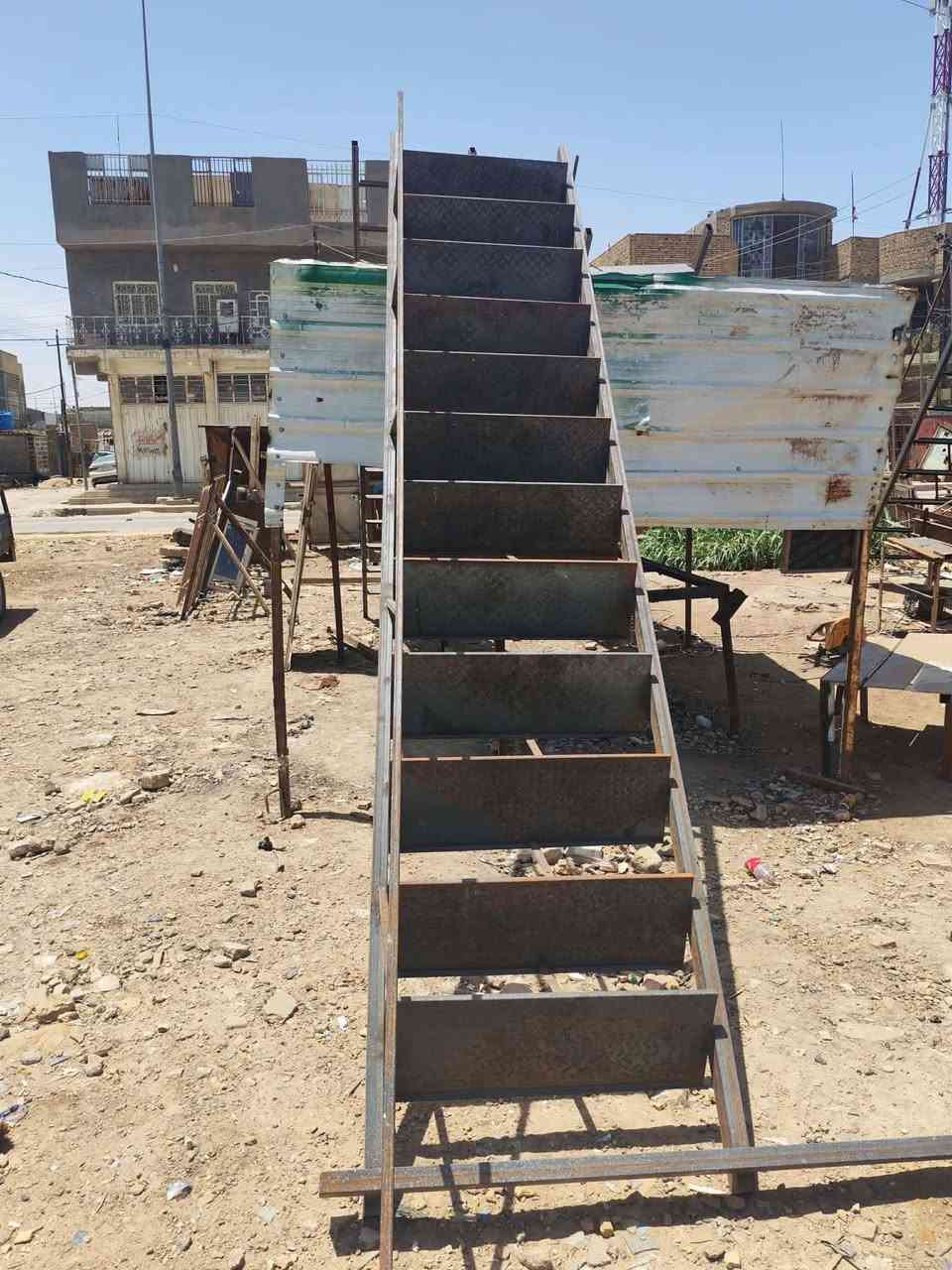 دروجة العدد ٤
الطول ٤  امتار ونص 

العرض٩٠سم

السعر الواحد ٢٧٥
***********
