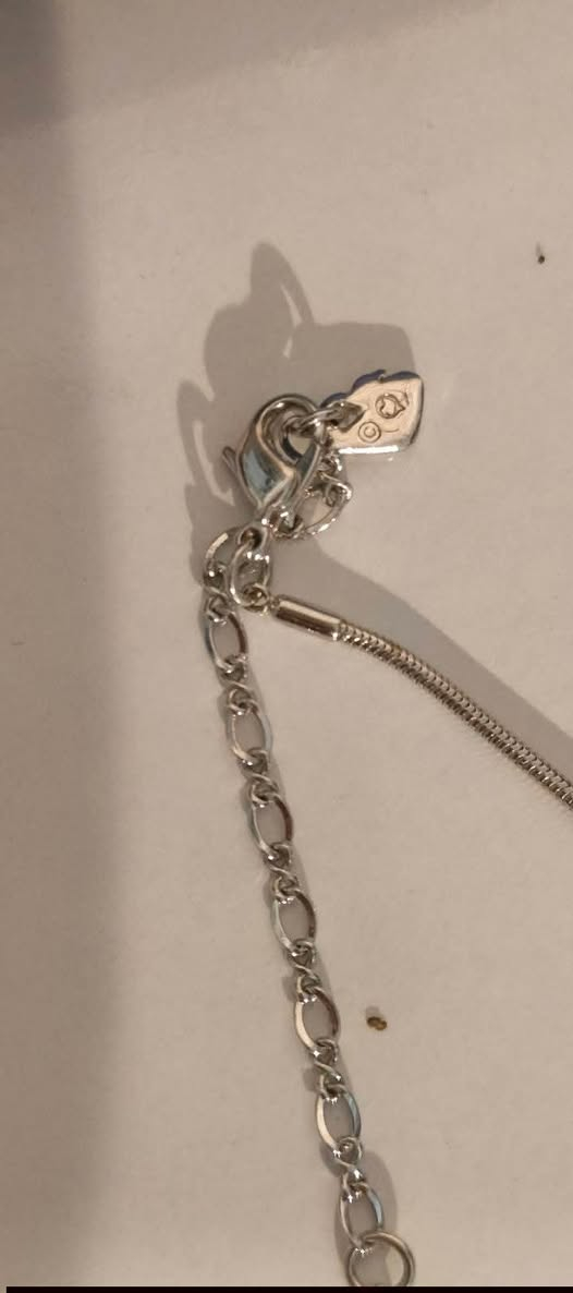 كلادة سوار فسكي تفاصيلها موجوده بلصور علبه وعلامه البجع مرصعه ومختومه حرف aيمكن يم اعلئ سعر


**إذا كنت صاحب هذا الإعلان وتريد حذفه لأي سبب، رجاءا أرسل رسالة إلى الدعم الفني**