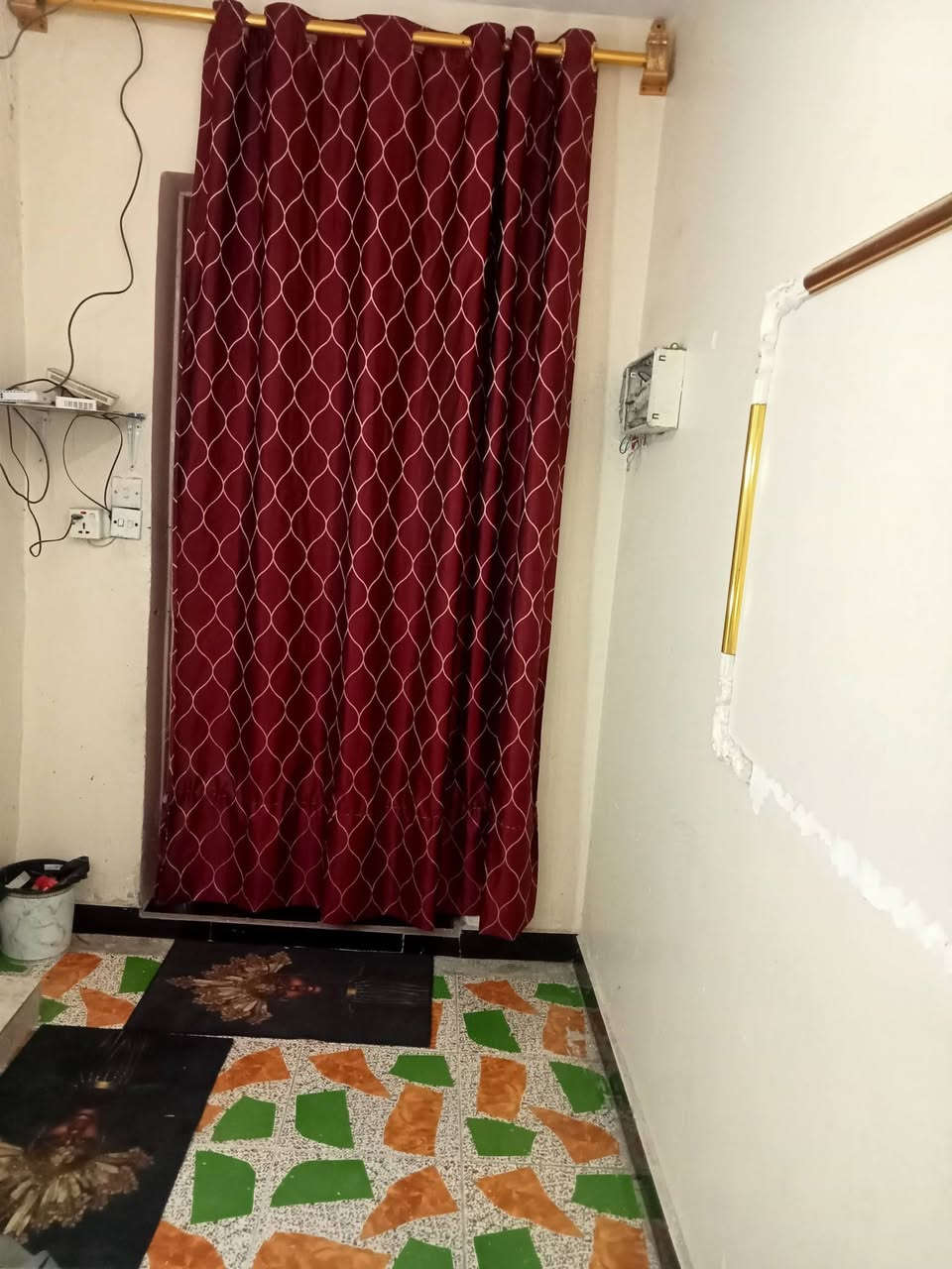 السلام عليكم عندي شقة ارضية نظيفه جدا بسمي بيه تحويرات مكاني الدورة عمارات الصحة رقمي ***********
