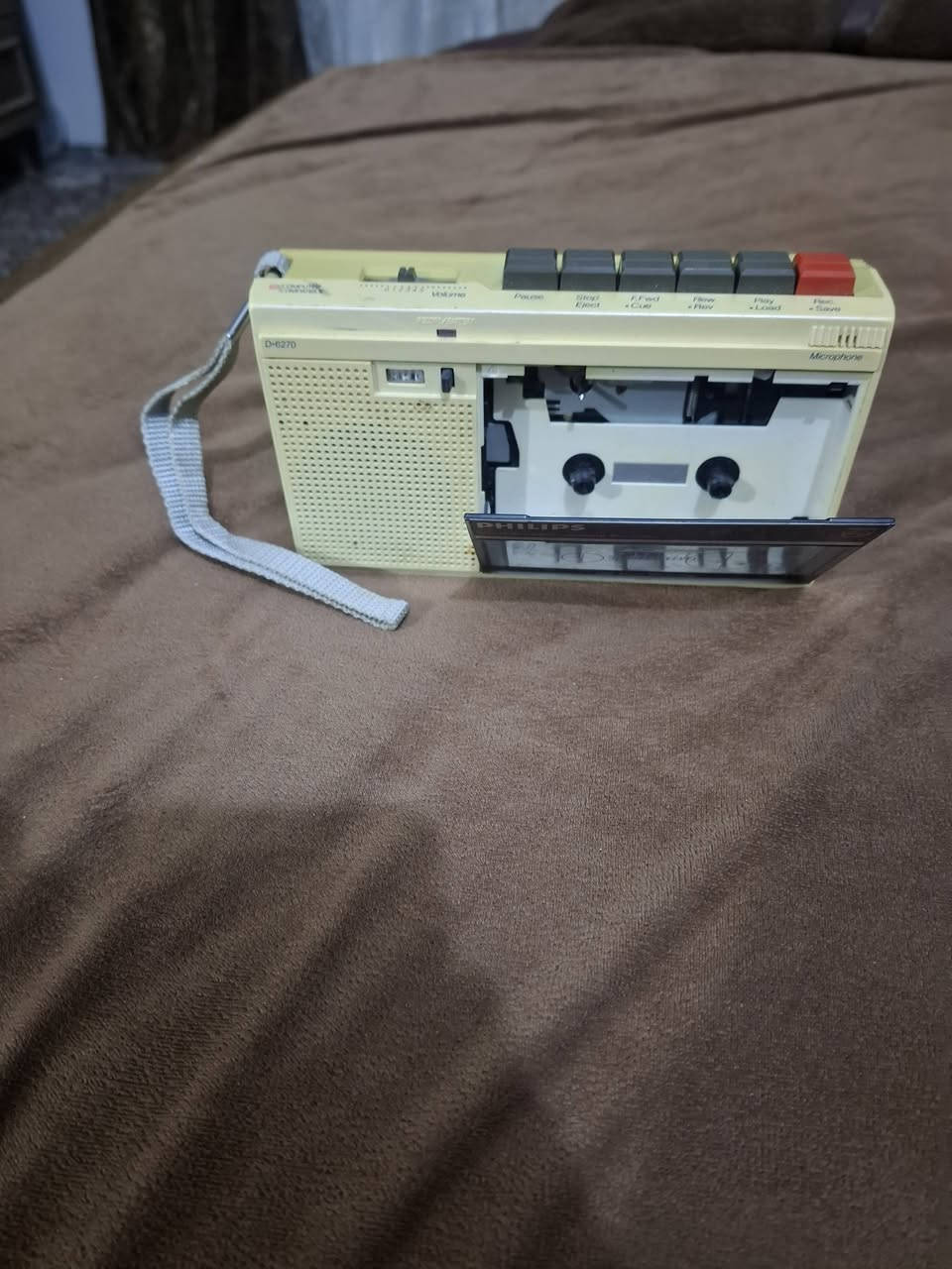 السلام عليكم للبيع مسجل حجم وسط نوع فلبس صناعه الماني وتجميع سنغافوره نظيف يشتغل اربع بطاريات حجم قلم ومحوله خارجيه ٦ فولت السعر ٥٠ الف للاستفسار مراسله الصفحه رجاء


**إذا كنت صاحب هذا الإعلان وتريد حذفه لأي سبب، رجاءا أرسل رسالة إلى الدعم الفني**