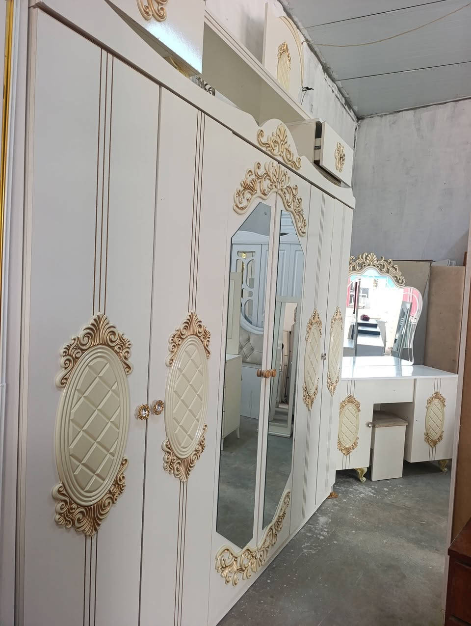 غرفه تركيه مستعمله متكونه من السبع قطع عبر الواتساب 
***********
