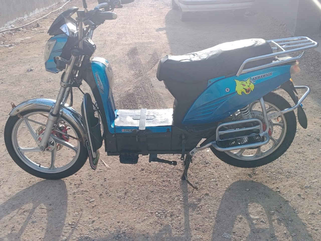 السلام عليكم ورحمه الله وبركاته
دراجه شحن للبيع 
5 باتري عالفحص كلهن 10 
تايرات جوبلس جدد 
اشاير شغاله 
هورن شغال 
يحتاجلهة دسكات ومجمع دكم مال نمر ومال لايت
سعرهة 350 وبيها مجال 
للتواصل واتساب او اتصال هاتفي 
*********** 
مكاني الانبار ـ الفلوجة ـ السكنية
