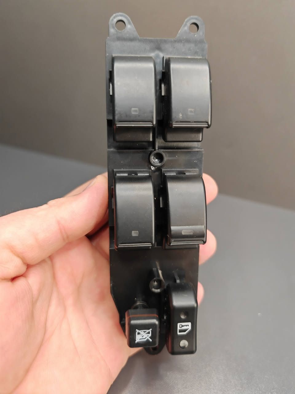 تحكم جام سيارات كورلا 2001 لحد 2007
متوفر تحكم جام سيارات تيوتا كورلا من موديل 2001 الى 2007، جديد غير مستخدم ،كوالتي ممتاز جدا ،تحكم اوتو 4 جامات
يوجد توصيل لجميع المحافظات ***********
