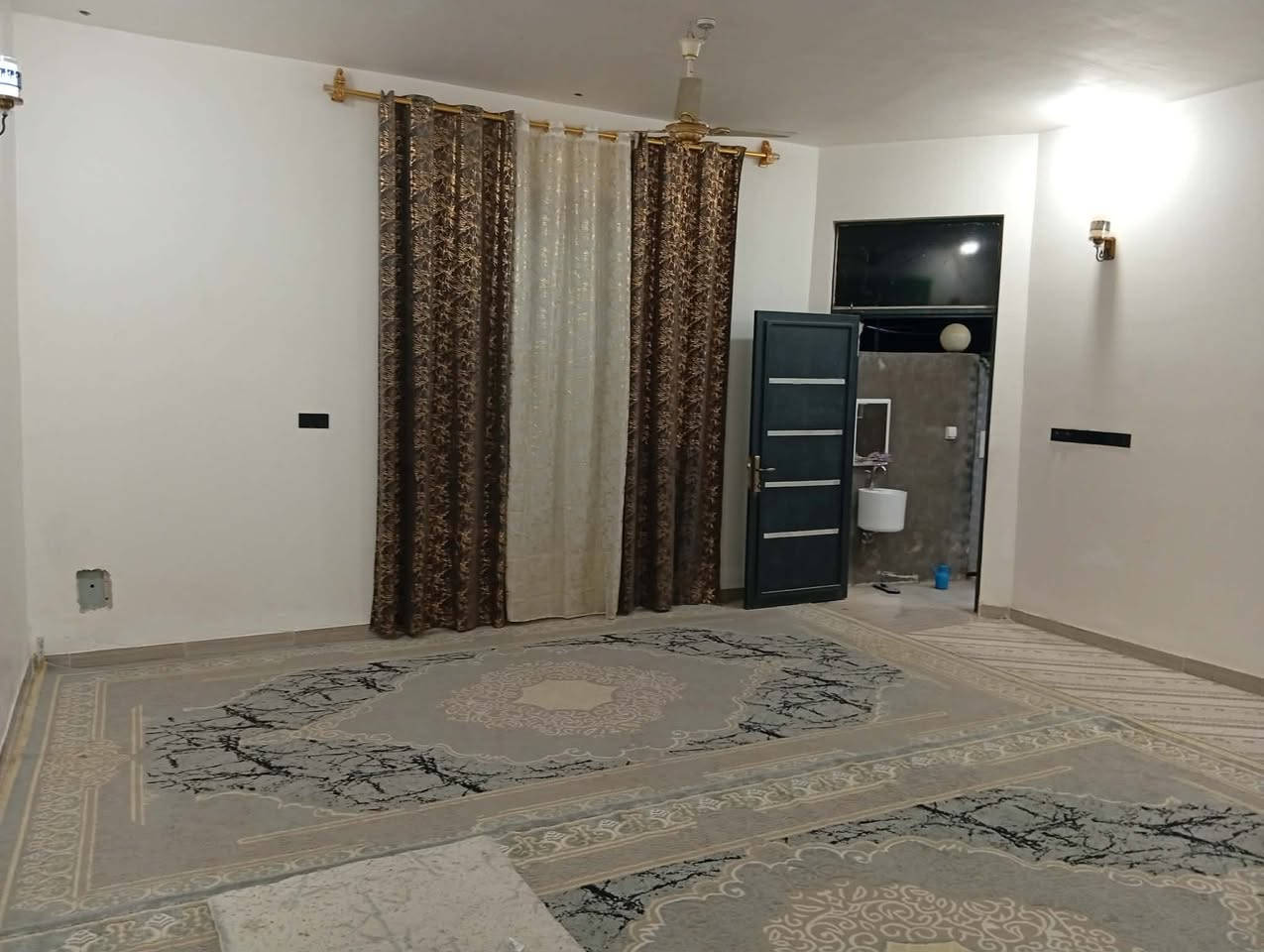 ♕ بسم الله الرحمن الرحيم اللهم صلِّ على محمد وآل محمد ♕

🏠  :  منزل للبيع ثلاث طوابق 

🌐  : الموقع حي  36  /  بشارع السيد 

📐  :  المساحة  270  ركن  

🏗  :  بناء حديث  سنة  2025 
ــــــــــــــــــــــــــــــــــــــــــــــــــــــــــــــــــــــــــــــــــــــــــــــــــ

              تـــــــــــفـــاصيـــــــــل اكـــــــثــــــر

الطابق الاول ⬇️

استقبال  + صاله  +  مطبخ حار وبارد  + غرفة 1 +

صحيات داخليه وخارجية + طارمه بل اضافه الى حديقه 
ــــــــــــــــــــــــــــــــــــــــــــــــــــــــــــــــــــــــــــــــــــــــــــــــــ

الطابق الثاني ⬇️  / ملاحظه الطابق الثاني بدون ارضيه وبيبان 

غرفة نوم عدد 4  + صاله  +  مجمع صحي  +  مخزن 
ـــــــــــــــــــــــــــــــــــــــــــــــــــــــــــــــــــــــــــــــــــــــــــــ، 

الطابق الثالث ⬇️ 

فقط صاله كبير 
ـــــــــــــــــــــــــــــــــــــــــــــــــــــــــــــــــــــــــــــــــــــــــــــــــ، 

📲  :  الاستفسار اكثر الاتصال على الرقم 

📞  :   ‏‪0788 251 8491‬‏   واتساب 

✨  لــن تـکون وحـيداً ابـداً مع  الــ مهيمن  للعـقار  ✨ 

#المعرفة_السعر_علق_بكلمة_المهيمن
