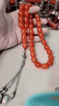 سندلس قطعه ولا اروع الي يدور نوادر وقطع مميزه يتفضل عله الخاص او على رقم الواتساب *********** اذا مهتم بالسعر اترك تعليق ويجيك السعر عله الخاص
