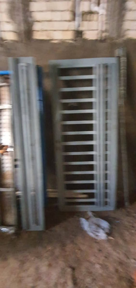 بيبان وشبابيك جديد ممستعمل حديد ثكيل جدا 3 بيبان داخليه واحد باب خارجي متر و20 وشباك كلهم ارتفاع ثلال مترات عدا الشباك مترتين


**إذا كنت صاحب هذا الإعلان وتريد حذفه لأي سبب، رجاءا أرسل رسالة إلى الدعم الفني**