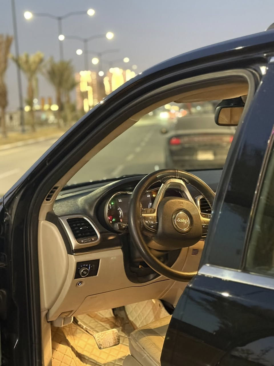 ✨ سيارة مرتبة ونظيفة استخدام شخصي
🖤 اللون: أسود كذّابي (فخم وملفت)
📅 الموديل: 2014
⚙️ القير: أوتوماتيك
🚙 تجهيز فول مواصفات

🔹 المواصفات:
 • شاشة وسط + كاميرا خلفية
 • حساسات
 • مقاعد جلد
 • مثبت سرعة
 • نظام بصمة وتشغيل
 • تبريد قوي

📌 الملاحظات:
بيها برد باب ورا العَبَري (مذكورة بكل صراحة)
غيرها السيارة جاهزة وما تحتاج شي ✌️

💰 السعر: 24,000 بيه مجال بسيط للجادين فقط
📍حي الجهاد)
📞 الاتصال للجادين فقط (***********)
