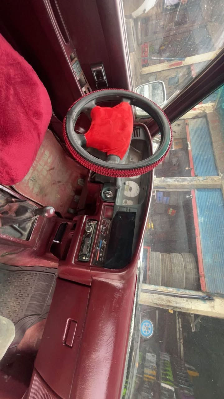 پيكه م دير
موديل 2006
گئر و مكينه و تخم شه رت
منافيس اصلي شه رت 
سعر 26ورقه و مجال Singapore


**إذا كنت صاحب هذا الإعلان وتريد حذفه لأي سبب، رجاءا أرسل رسالة إلى الدعم الفني**