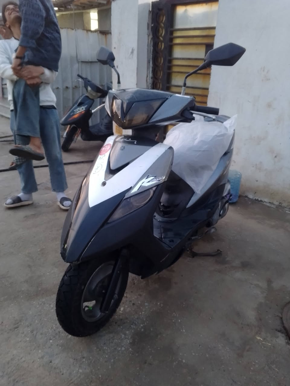 سلام عليكم عندي دراجه ثعلب لون سلفري دراجه نضيفه ختم واحد ويا المكينه كلشي بيه مختم حته السوادات دراجه نضيفه سلف وهندر اي نقص ماكو شلعه ومعدل كامله عل اخر حبايه معروضه ب575وبيه مجال مكاني غزاليه شارع المركز رقمي ***********
