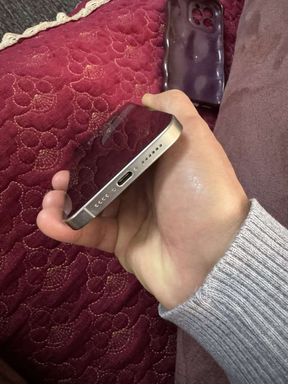 السلام عليكم ايفون ١٥ برو ماكس شرق اوسط ذاكرة ٢٥٦ 
بطارية ٨٧ 
مكفول وغير داخل تصليح نهائيآ ماعدا نقطة في الشاشة مبينه بالصور 
مكاني الكرادة


**إذا كنت صاحب هذا الإعلان وتريد حذفه لأي سبب، رجاءا أرسل رسالة إلى الدعم الفني**