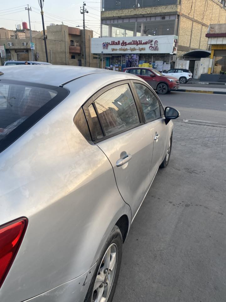 السلام عليكم كيا ريو مديل 2013 خليجي مكينه 1600 قطرتين رقم ذي قار سنويه لل2027 مشروع وطني السياره بيه تبديل بابين اصليات وكاله نفس اللون فقط وبيه جراد مكينه كير كفاله تبريد حداده السياره جاهزه مابيه نقص مواصفاتها شاشه كامره دواره تحكملت ستيرن السياره ماشيه 180 السعر77 مستعجل ع بيع السياره نضيفه للاستفسار الاتصال ***********
