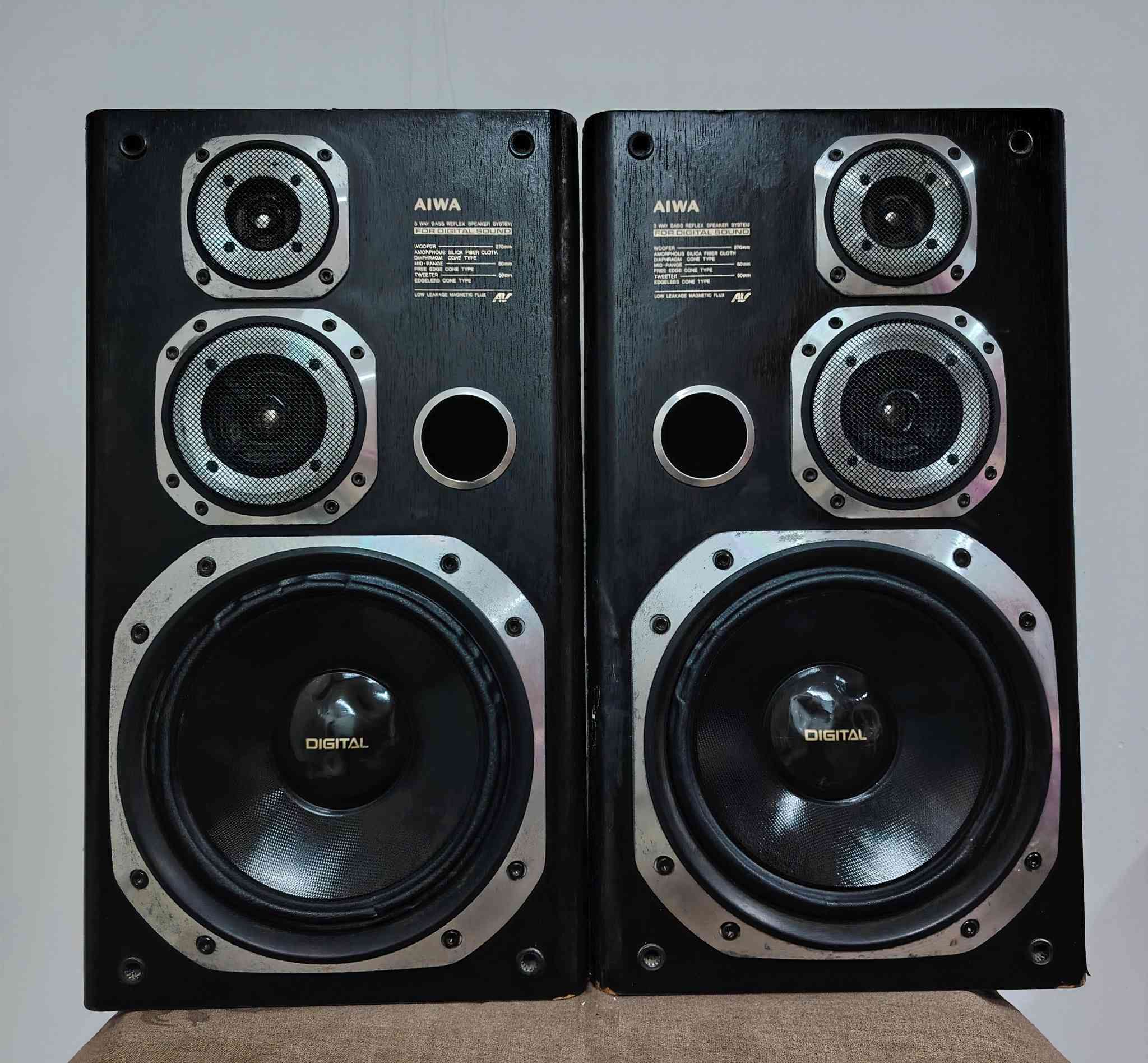 السلام عليكم.. سماعات ايوا  الحجم 10انج.. القدرة 100واط لكل سماعة..  نظافة ممتازة شغالات بالكامل  وبدون تصليح نهائي.. ابلاديات.. السعر 100الف


**إذا كنت صاحب هذا الإعلان وتريد حذفه لأي سبب، رجاءا أرسل رسالة إلى الدعم الفني**