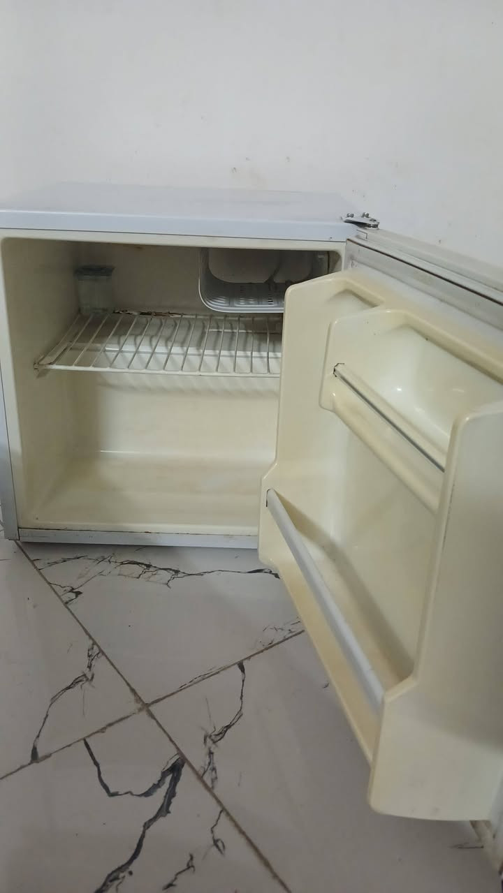 ثلاجة شغالة نظيفة هذا شكلها Mini Fridgeالارتفاع: حوالي 50 سم.
العرض: حوالي 44 إلى 47 سم.

​العمق: حوالي 45 سم.

السعر ٥٠ 

العنوان العطيفية


**إذا كنت صاحب هذا الإعلان وتريد حذفه لأي سبب، رجاءا أرسل رسالة إلى الدعم الفني**