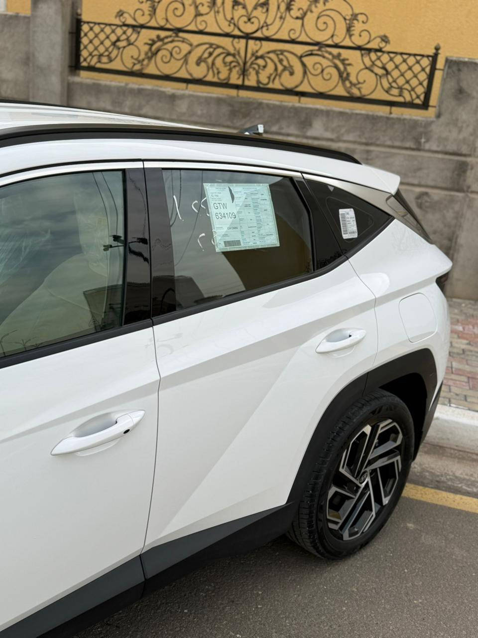 هونداي توسان خليجي ضمان الشركة
كفاله عامه رقم بغدادالدولي تحويل مباشر 
عداد المسافه : 4 الف km فقط
الموديل : 2026 
حجم المحرك : 4 سلندر 2000 دوش 

المواصفات ..  
حساس امامي خلفي 
 بصمة تشغيل وابواب تشغيل عن بعد
تبريد قطعتين - مقاعد كهرباء اماميه 
مقاعد تبريد - مري شفط - اشاير مري 
مثبت سرعه - سايد بريك كهرباء 
شاحن وايرلس - لايت الامامي زينون + لد
بردات خلفيه - ويل كب حجم 19 
( السعر 36,800,000 مليون دينار عراقي )
مكاني كربلاء 
لاستفسار اتصال على ***********
