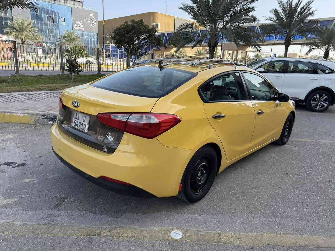 إسلام عليكم فورتي 2015 رقم بغداد ابسمي
حادث بنيد بدون قطعه تبديل ليبل واحد صور الحادث بالمنشور

مكينه جديده وكير هم جديد يعني كفاله مكينه كير شرط فحص

سونار مرفوق مع المنشور سياره حلوه وعضمتها كلش حلوه 

بيها خط بغداد كربلاء جديد

سعرها 114 وبيها مجال ***********
