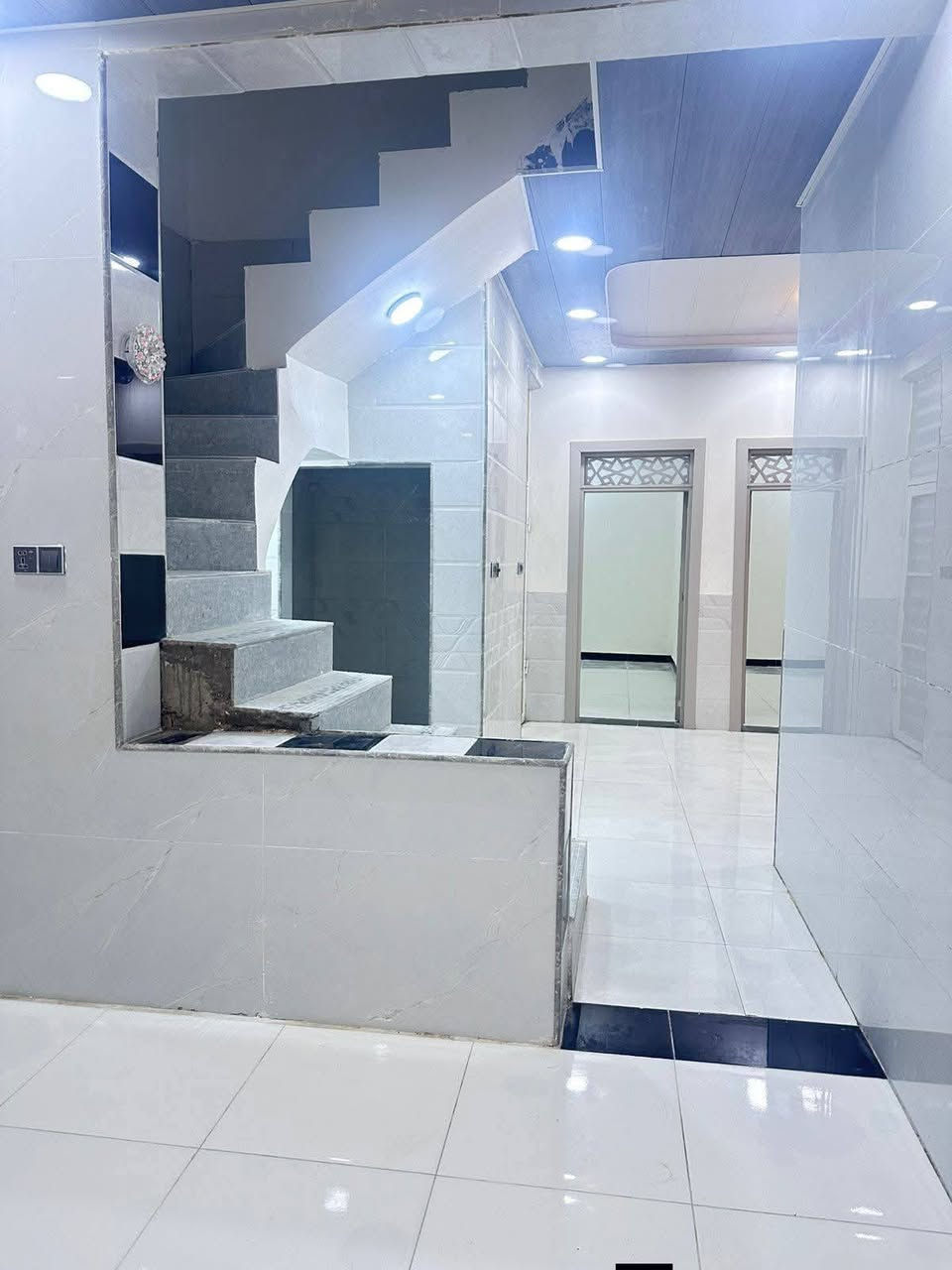 110 متر مربعه غرفتين للبيع طابو زراعي سند 25 قرار محكمه
موقع مميز عنوان البيت نجف مقابل ملحق قرية الغدير
قريب من الشارع العام بالخط الاول 
بسعر 45 وبي مجال
للاستفسار اتصل على ***********أو مراسله واتساب
