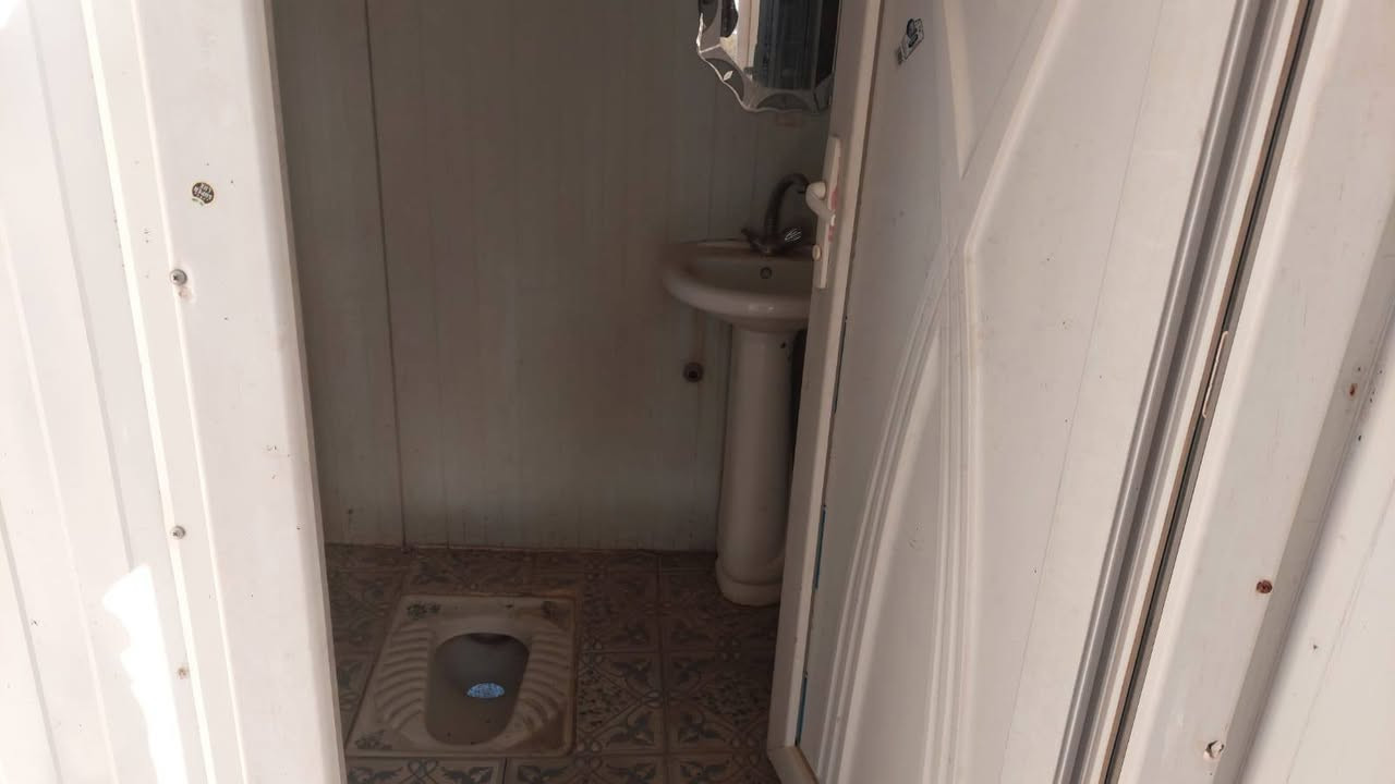 للبيع كرفان جاهز  طول ٩ متر وعرض ٣ متر سعر مليون ونص رقم تلفون ***********
