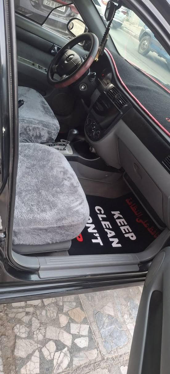 السلام عليكم
اوبترا موديل 2006 رقم بغداد دولي بأسمي .
كير محرك نضيفات ( كير اوتوماتيك )
تبريد شغال ... تخم تاير جديد 
السعر 63 وبيها مجال بسيط 
مكان السيارة بغداد العامريه 
للاستفسار( *********** )
