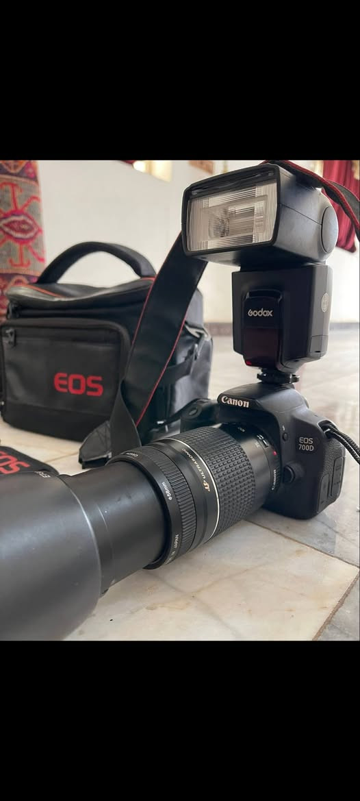 سلام عليكم لبيع  كامره كانون دي 700 كامره نضافه 100/100 كامره فول استعمال قليل هاذه رقمي مكاني بابل ***********
