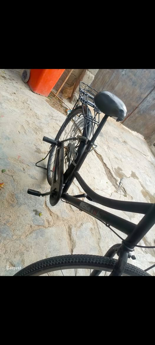 سلام عليكم بايسكل للبيع ***********
