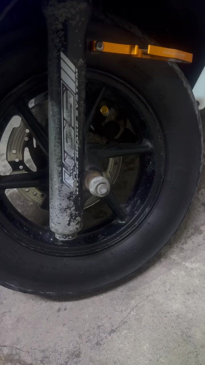 السلام عليكم دراجه جيتي ار مكفوله مكينه بلاد ما مفتوح برغي واحد دراجه بيها شغلات رياضي اجت ويها دراجه نقصها بس تريشه وحده مكسوره فقط بانزين محسن دهن كل 15يتبدل دراجه ناعمه معروضة ب 800 وبيها مجال مكاني زعفرانيه


**إذا كنت صاحب هذا الإعلان وتريد حذفه لأي سبب، رجاءا أرسل رسالة إلى الدعم الفني**