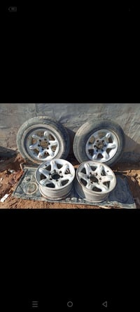 اربعه وياله حجم 15 ست6براغي اصلية ألسعر 300الف بيهم مجال للشراي رقم077...