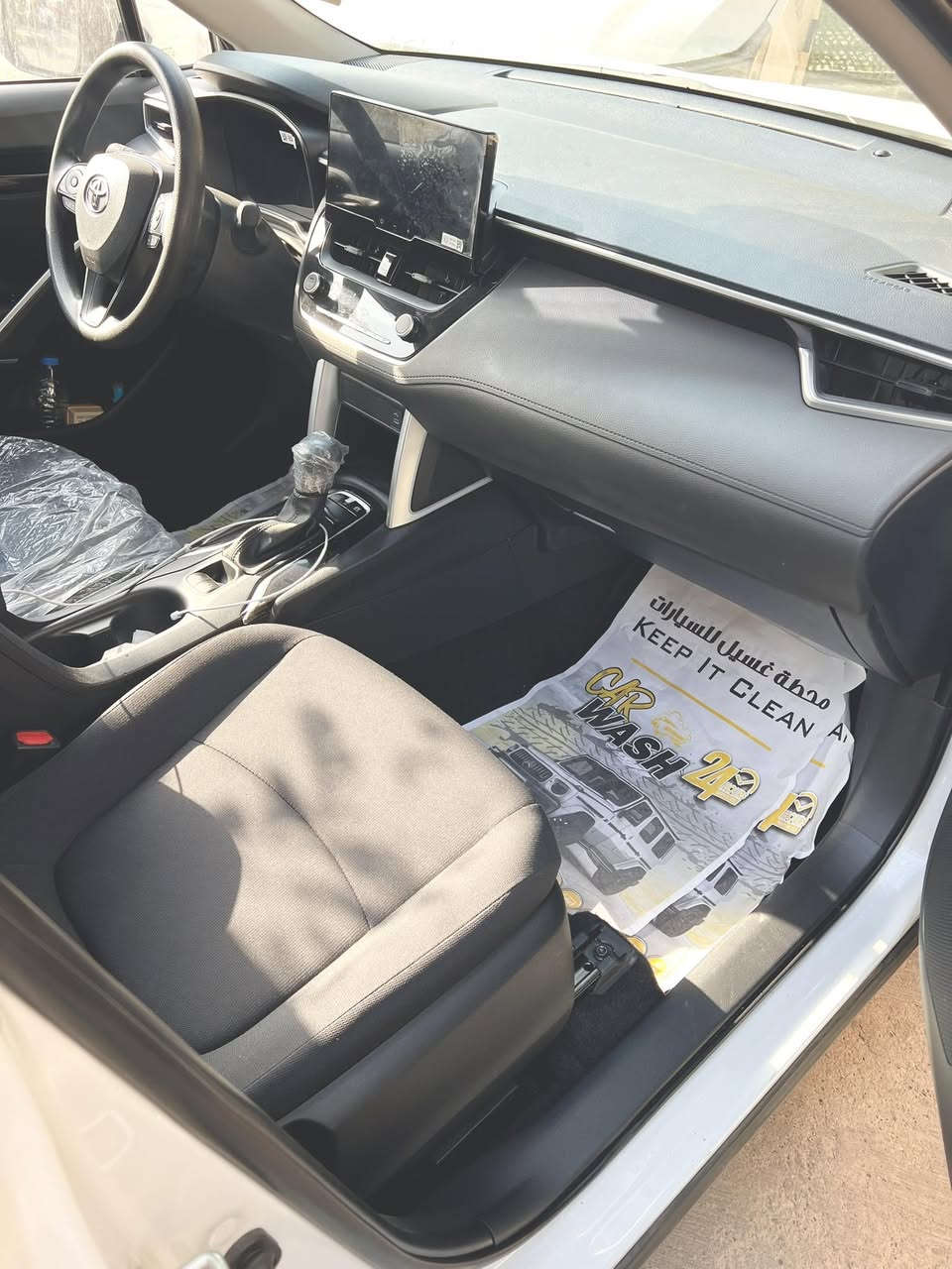 كروس 2025 ماشية 15 بوضع الشركة بيه رصعتين وحدة بالجاملغ ووحدة بالباب سعرهة 25.800 للاستفسار ***********
