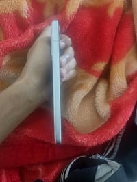 بوكو اف برو • شاشة مكسورة • ملحقات كاملة