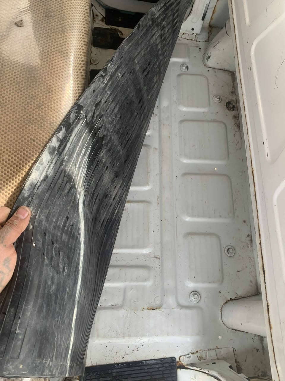 للبيع موديل 22 رقم وسنويه وابسمي مكاني الإصلاح مقابيل بوب الشام ***********
