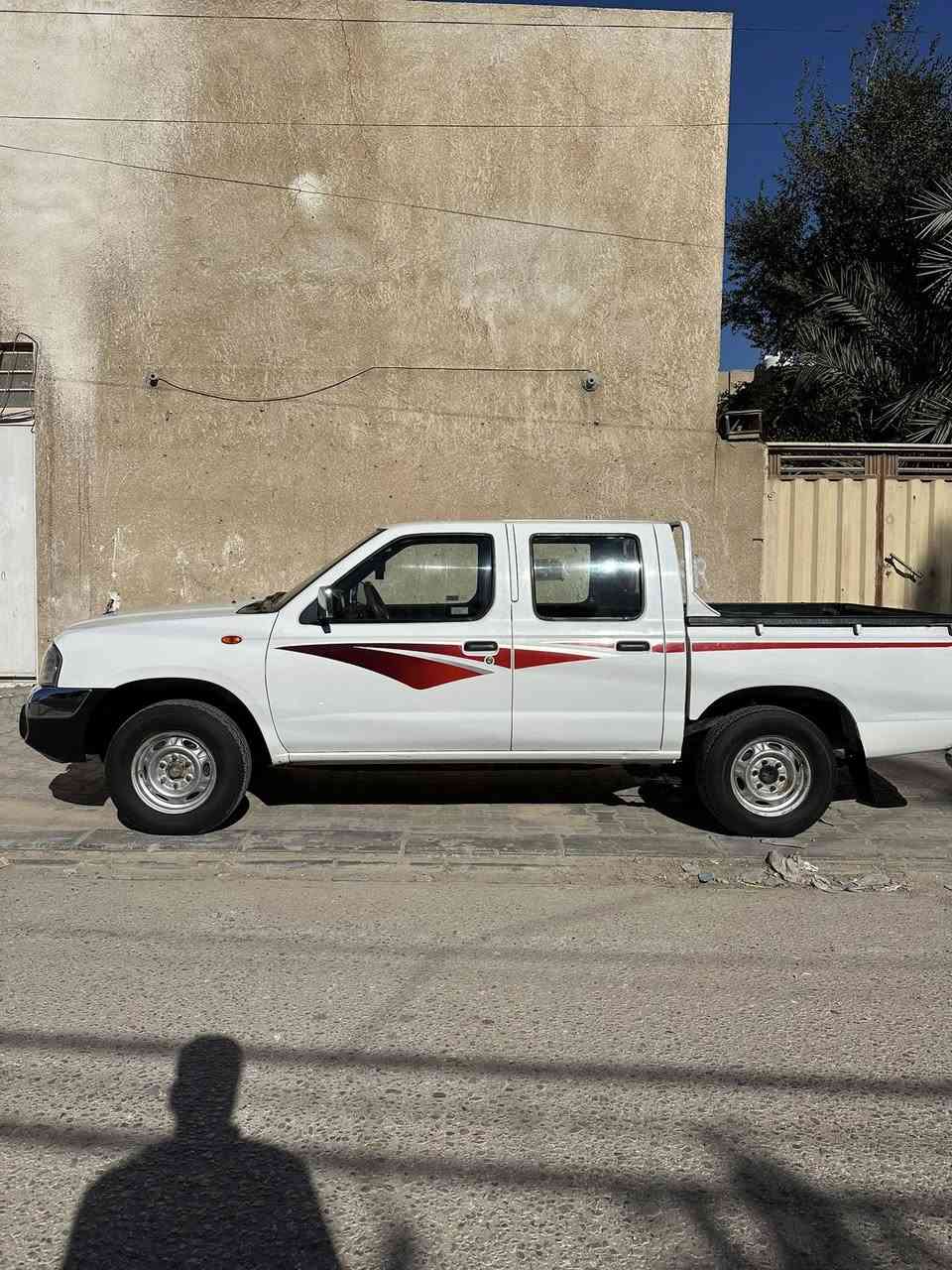 السلام عليكم 
نيسان شبوط موديل 2013للبيع
بيها صبغ بالباب الخلفي
رقم الهاتف***********
السعر خاص
