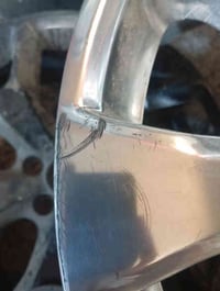 بعد اذن الادمن المحترم  معالجة الخدوش وطخات الرصيف الي تكون على وجه ال...